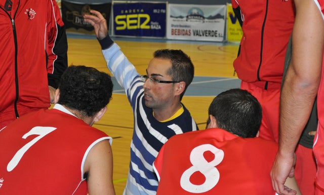 El Meridiano Baza suma su novena victoria ante el Algeciras (77-70)