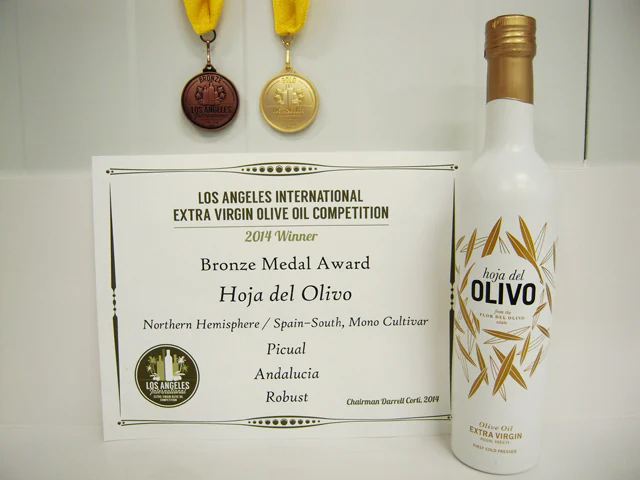 Hoja del olivo entre los mejores aceites del mundo