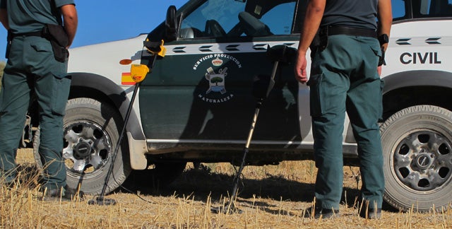 La Guardia Civil sorprende  a dos expoliadores en un yacimiento arqueológico de Huéscar