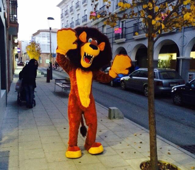 La campaña para animar el comercio local cortará hoy el tráfico en la calle Dolores