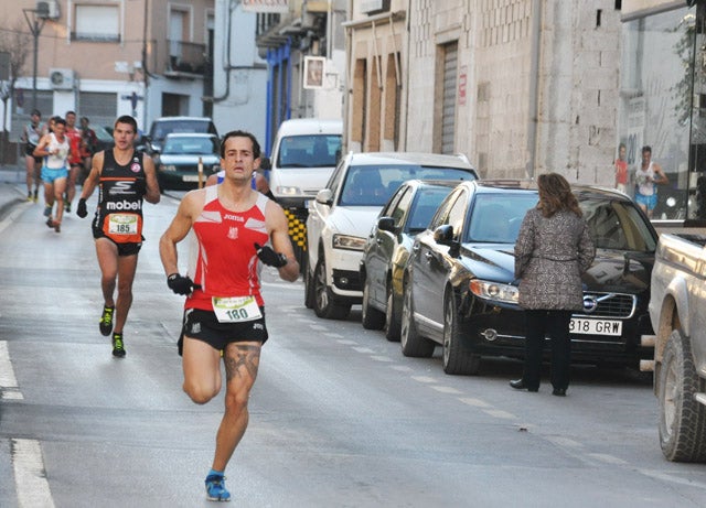 Juan C. Moya y Mariana Palma ganan la San Silvestre de Baza