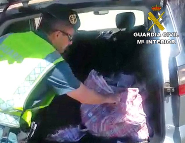La Guardia Civil se incauta de 363 sesenta kilos de hachís en la A-92N