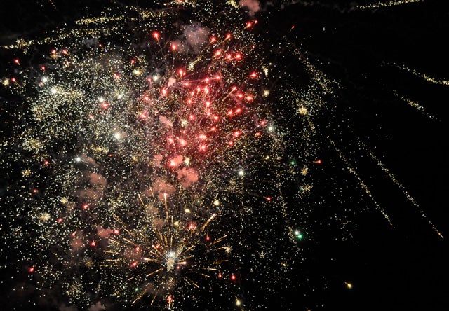 Unos fuegos artificiales ponen el punto y final a la Feria de Baza
