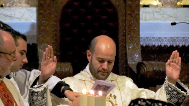 El Obispo de la diócesis ordena sacerdote a Alfonso García y lo destina a Huéscar