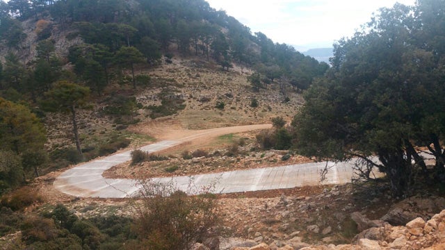 La Junta arregla el camino al paraje del Peñón del Toro en Huéscar
