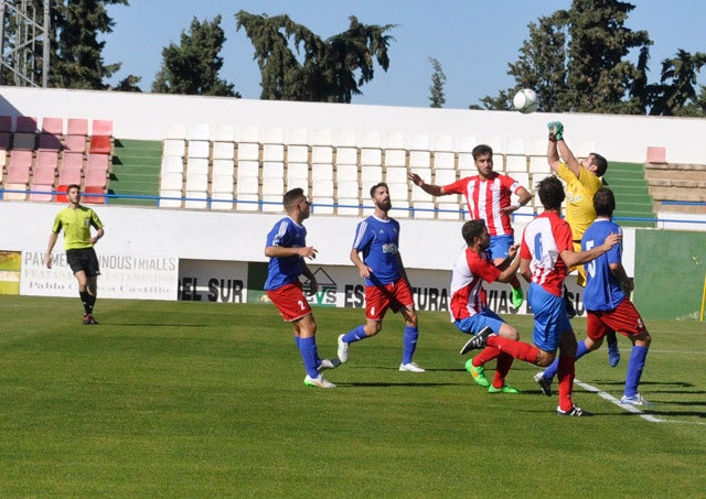 El Baza perdona y el Roquetas gana 0-3