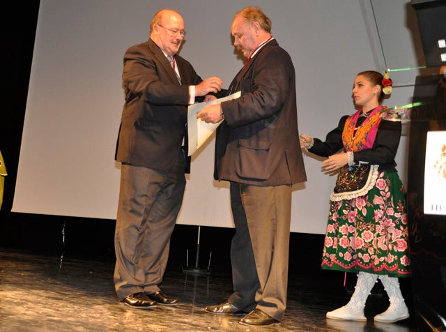 La Cofradía del Cordero Segureño nombra cofrade de honor a Pablo Amate crítico de Ideal