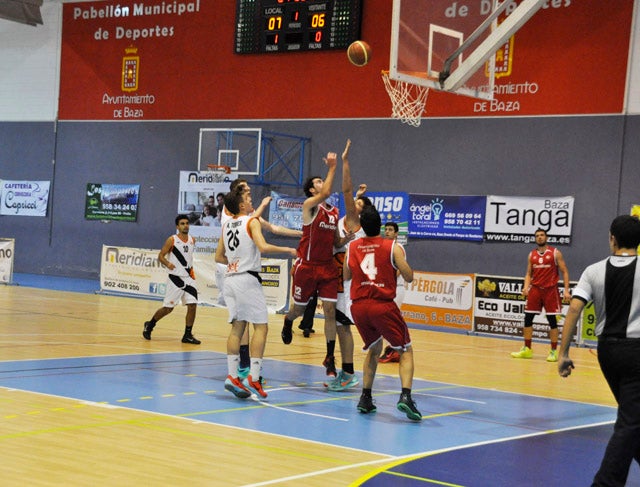 Paseo del Meridiano Baza ante el CB Portus Magnus 82-36