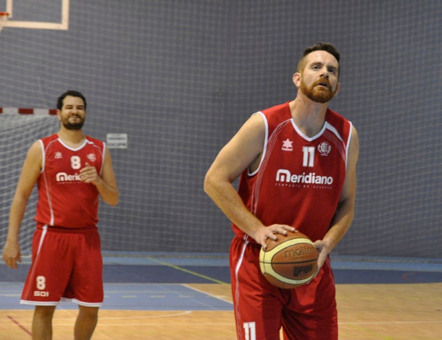 Importante victoria del Meridiano Baza que afianza su liderato en Málaga 60-62