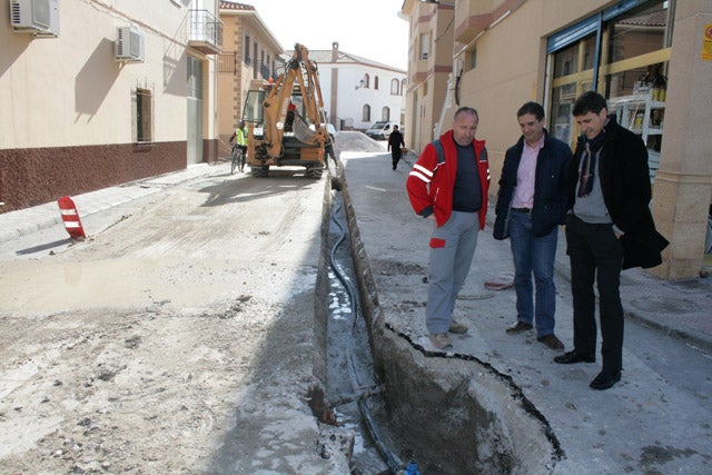 131 personas del régimen agrario de Baza arreglan las calles Luis Braille, Zagal