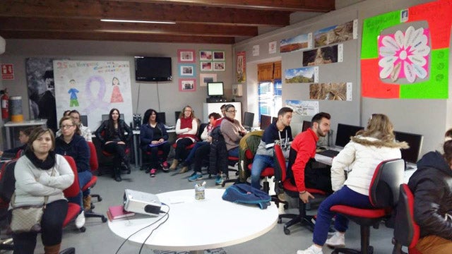 El Centro Guadalinfo de Huéscar celebra una sesión informativa sobre el Plan de Garantía Juvenil