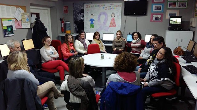 Debate en el Centro Guadalinfo de Huéscar sobre el uso de Internet