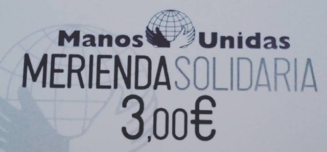 Merienda solidaria organizada por Manos Unidas Baza