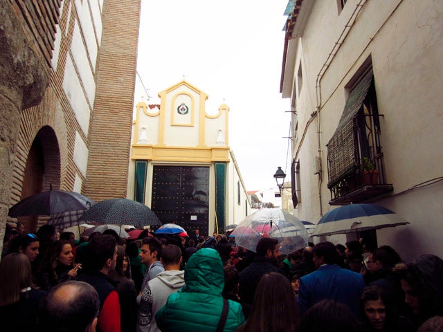 La amenaza de lluvia impide la salida de la Borriquilla