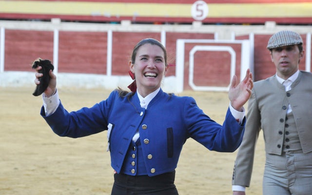 La novillera Conchi Ríos triunfadora del festival taurino de Baza