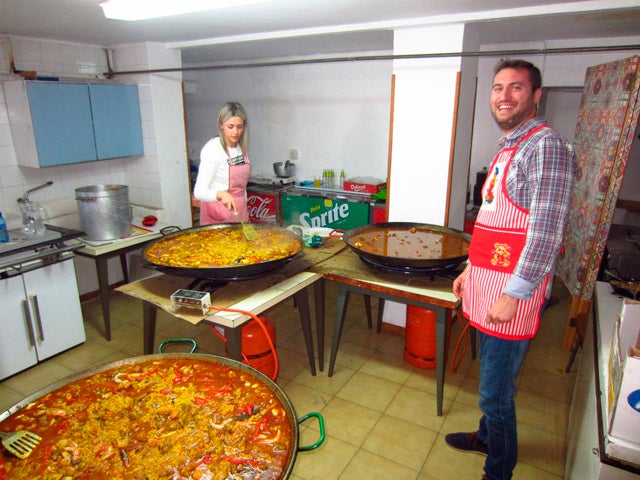 150 personas asisten al "arroz solidario" organizado por Manos Unidas Baza