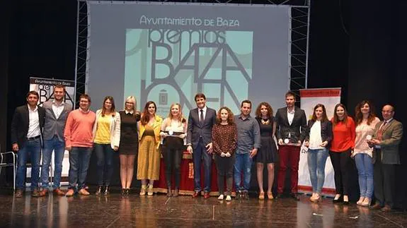 Alberto López, Nino Ibarra, Manos Unidas Baza y La alegría de los niños reciben los premios Baza Joven