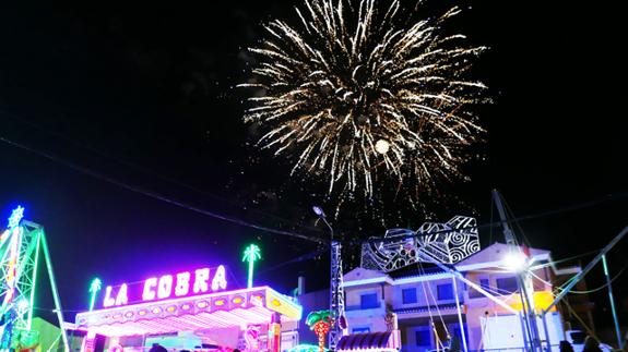 El castillo de fuegos artificiales cerró una concurrida feria de Baza