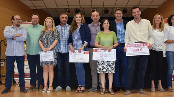 Baza premia a sus mejores estudiantes