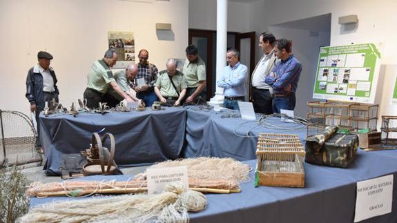 Llega a Baza la exposición 'Control de venenos y furtivismo de aves'