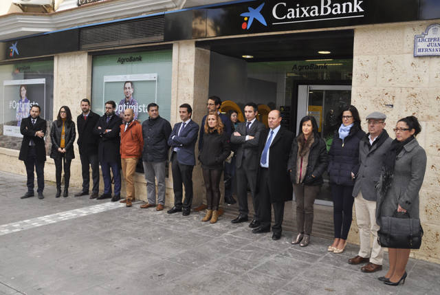 Concentración en Baza por el asesinato del director del Caixabank de la Solana (Ciudad Real)
