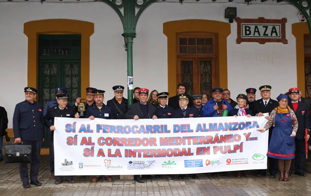 La Asociación de Amigos del Ferrocarril de Águilas visita Baza para reclamar la conexión de Andalucía con Levante