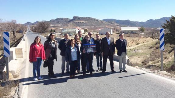 Sebastián Pérez exige el ensanche del puente que da acceso a Granada desde Murcia en Puebla de Don Fadrique