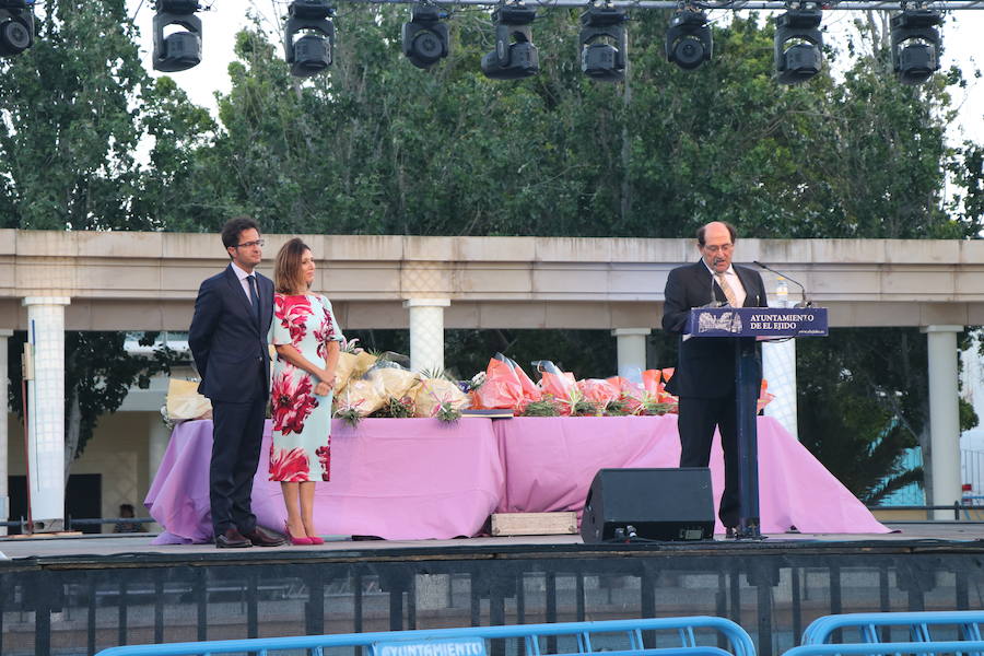 Ejidenses y visitantes disfrutan de la primera jornada de Feria del Mediodía, y de los conciertos al aire libre desde el Parque Municipal, en las fiestas patronales de El Ejido en honor a San Isidro Labrador.