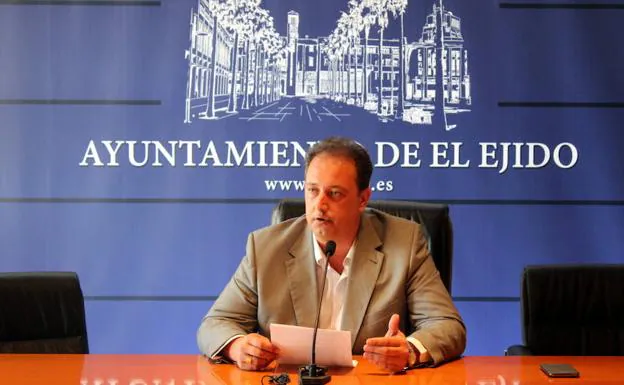 El gobierno local arremete contra la política hídrica del PSOE