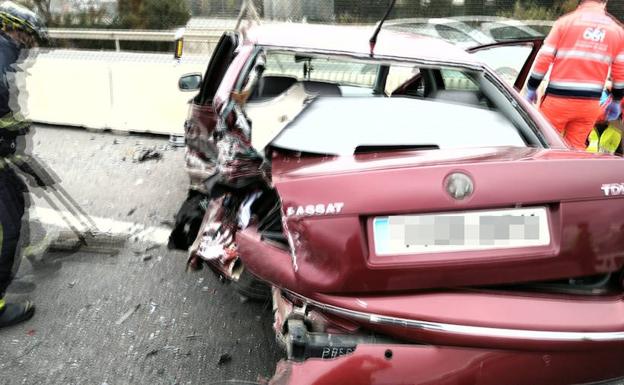 Uno de los vehículos implicados en el accidente ocurrido en la A-7. 