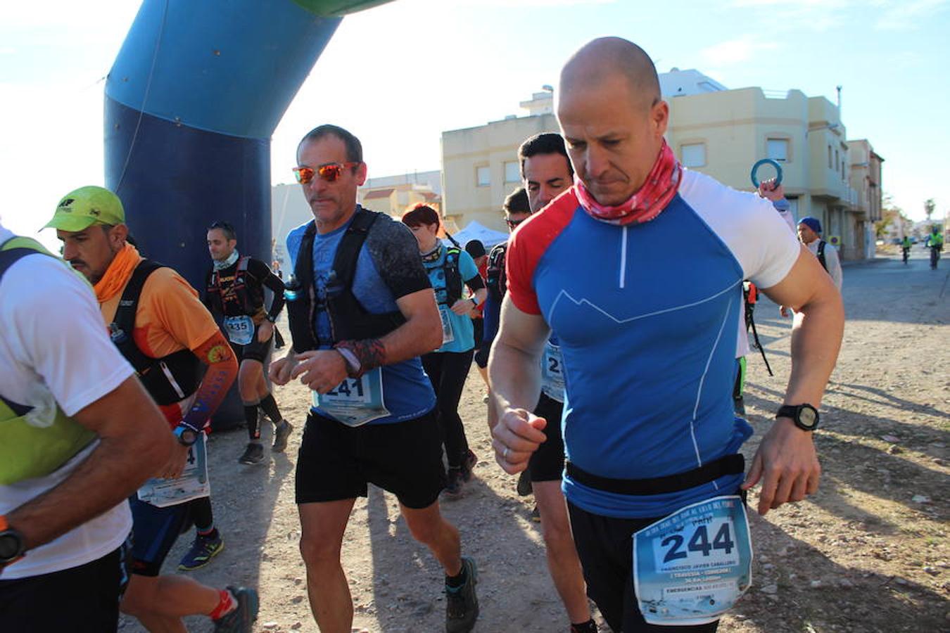 Cerca de 150 deportistas participaron en la jornada de ayer en la primera edición de la Ultra Trail del Mar al Cielo de Poniente, organizada por el Club Deportivo Muebles Mesa, con la colaboración del Instituto Municipal de Deportes (IMD) y la Comunidad Vida Sana. Una aventura y una experiencia única sobre unos paisajes que funden el Mar Mediterráneo y la Sierra de Gádor, donde la originalidad ayudó a que pese a tratarse de una primera edición ya hubiera participantes incluso de fuera de la provincia de Almería.