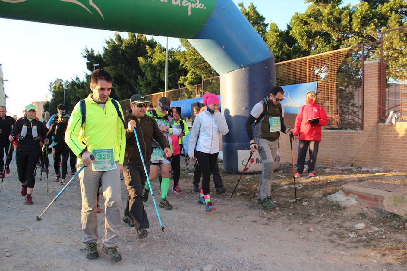 Cerca de 150 deportistas participaron en la jornada de ayer en la primera edición de la Ultra Trail del Mar al Cielo de Poniente, organizada por el Club Deportivo Muebles Mesa, con la colaboración del Instituto Municipal de Deportes (IMD) y la Comunidad Vida Sana. Una aventura y una experiencia única sobre unos paisajes que funden el Mar Mediterráneo y la Sierra de Gádor, donde la originalidad ayudó a que pese a tratarse de una primera edición ya hubiera participantes incluso de fuera de la provincia de Almería.