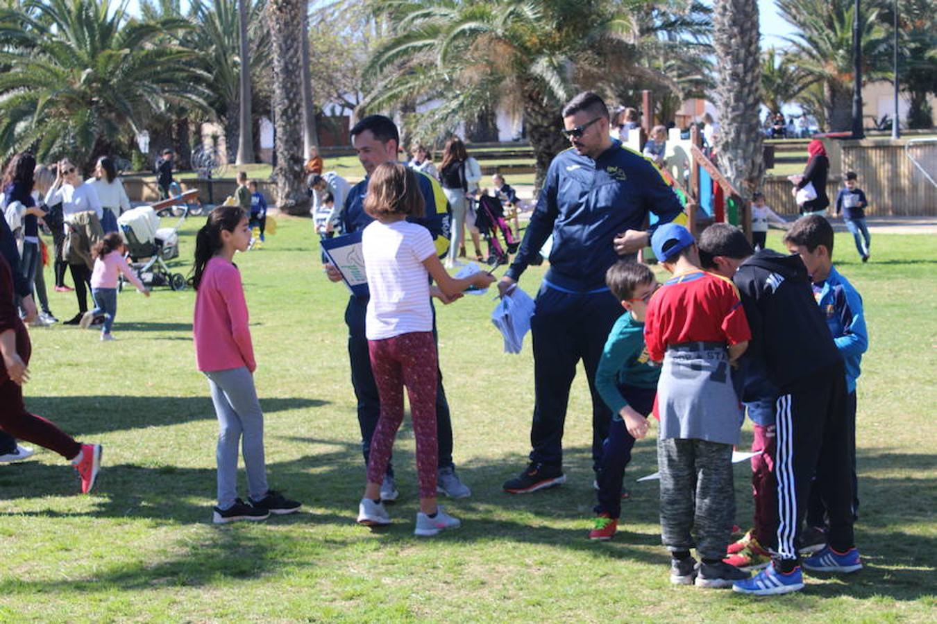 El parque de El Palmeral de Balerma acogió esta mañana la conmemoración del Día de Andalucía en el municipio ejidense como cada año, pero en esta ocasión con un aire muy reivindicativo, dada la situación que padece este núcleo urbano, que ha visto como su costa se degradaba y casi desaparecía y a la que Costas solo da soluciones puntuales, sin resolver el problema de fondo.