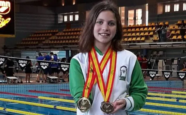 Anastasia Dmytriv con dos de las medalls conseguidas. 