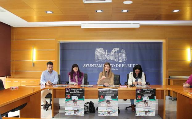 Delia Mira, junto a Estefanía Vargas, Adela Villegas y el responsable de marketing de La Unión, Fernando Batlle. 