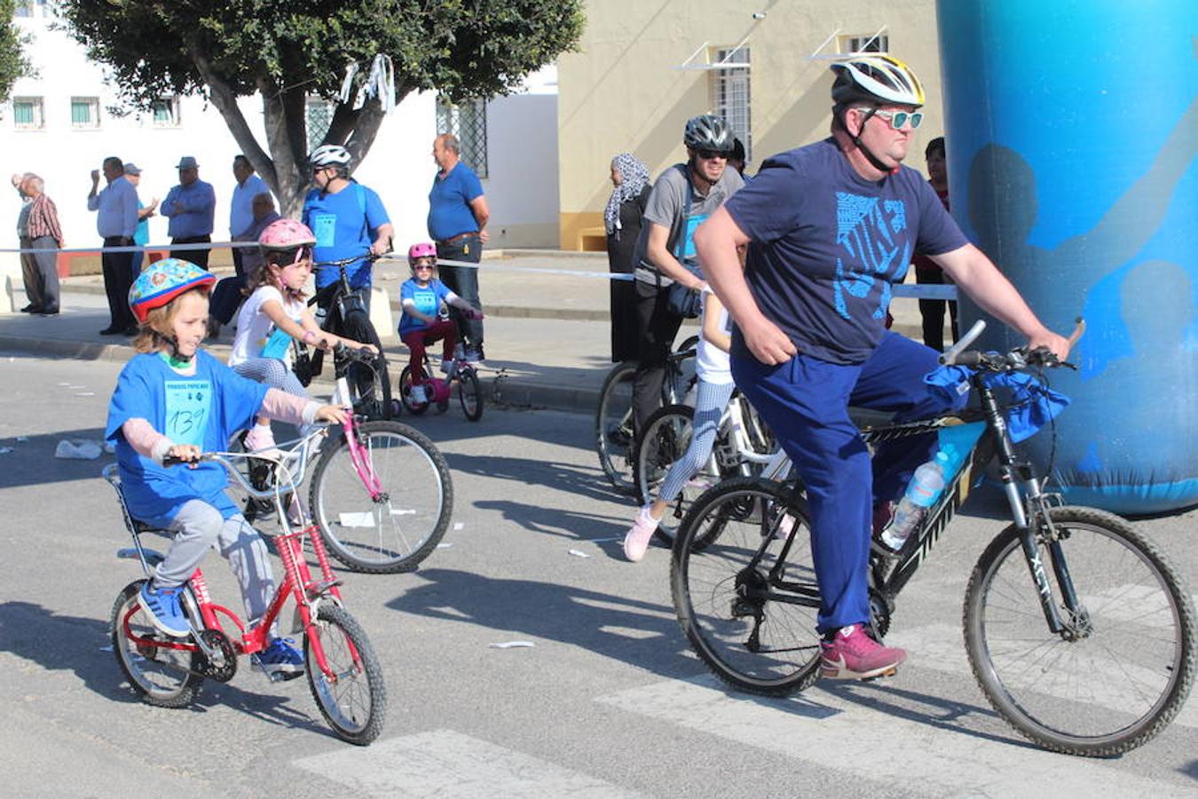 El núcleo de Las Norias arrancó el mes de mayo con una actividad deportiva y familiar que se ha convertido en un clásico y que reunió a más de 200 personas. El Día de la Bicicleta de Las Norias permitió ver en la mañana de ayer a muchos pequeños acompañados de amigos, padres e incluso abuelos.