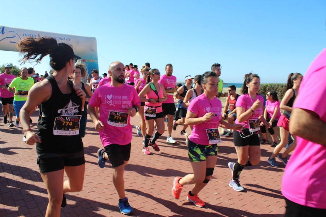 Más de 800 personas entre niños y adultos se dieron cita en la VI edición de la Carrera de la Mujer que este año tuvo por lema 'Yo quiero correr libre, yo quiero correr contigo, no de ti', y que se enmarcó en el I Plan Municipal para la Igualdad y en el Pacto de Estado contra la Violencia de Género. Un evento que se desarrolló en el paseo marítimo de Poniente de Almerimar en la mañana de ayer.
