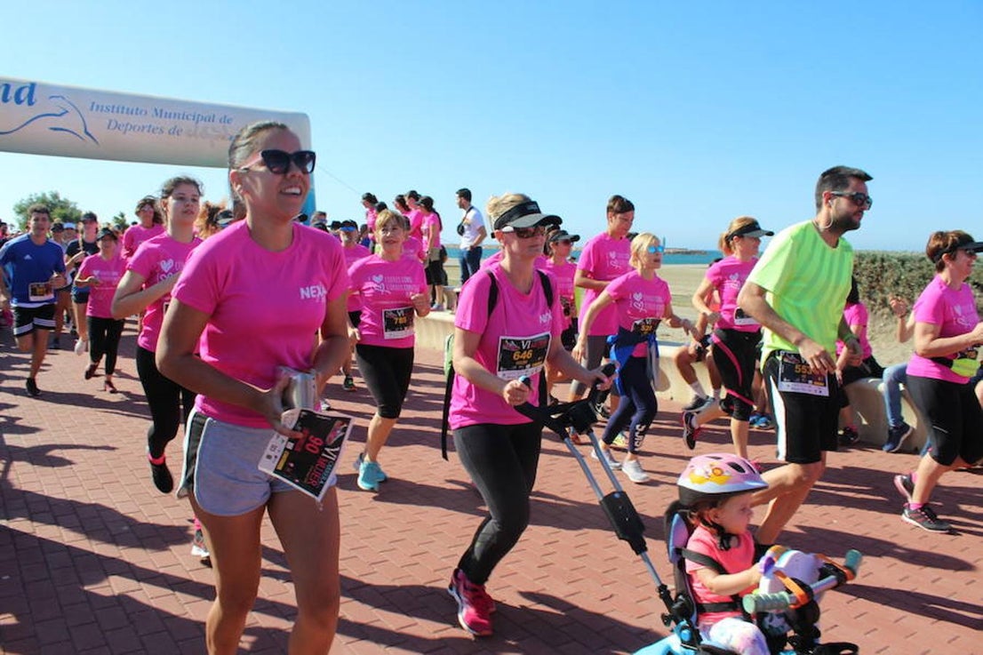 Más de 800 personas entre niños y adultos se dieron cita en la VI edición de la Carrera de la Mujer que este año tuvo por lema 'Yo quiero correr libre, yo quiero correr contigo, no de ti', y que se enmarcó en el I Plan Municipal para la Igualdad y en el Pacto de Estado contra la Violencia de Género. Un evento que se desarrolló en el paseo marítimo de Poniente de Almerimar en la mañana de ayer.