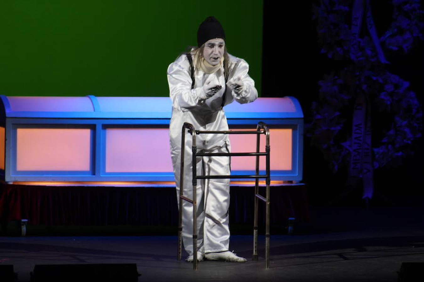 La Cubana hizo disfrutar al público ejidense con los cinco pases que ofreció de jueves a domingo de su último espectáculo ¡Adiós, Arturo! en el que además de hacer reir a los asistentes, los hicieron ser cómplices y partícipes del espectáculo.