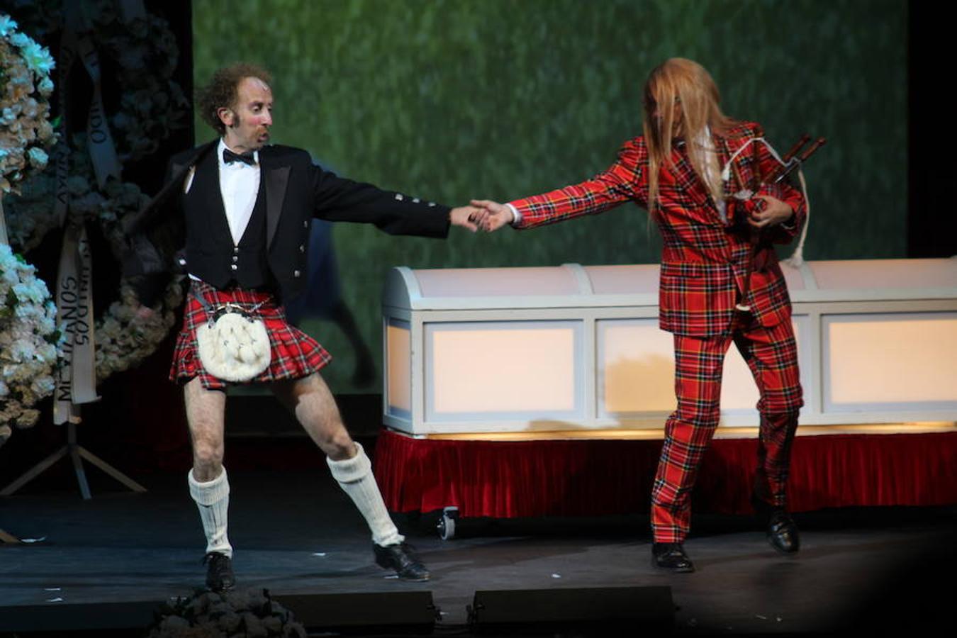 La Cubana hizo disfrutar al público ejidense con los cinco pases que ofreció de jueves a domingo de su último espectáculo ¡Adiós, Arturo! en el que además de hacer reir a los asistentes, los hicieron ser cómplices y partícipes del espectáculo.