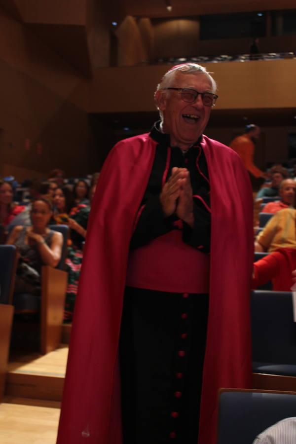 La Cubana hizo disfrutar al público ejidense con los cinco pases que ofreció de jueves a domingo de su último espectáculo ¡Adiós, Arturo! en el que además de hacer reir a los asistentes, los hicieron ser cómplices y partícipes del espectáculo.