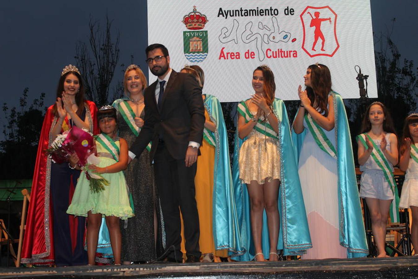 Julio Gutiérrez Molina fue el encargado este año de pronunciar el pregón de las fiestas de San Isidro. Una emotiva intervención a la que siguió la coronación de las reinas de las fiestas, damas y Miss Ejido. Tras el encendido de luces arrancó el concierto del Conservatorio Profesional de Música de El Ejido. Todo ello con el parque municial de El Ejido como escenario.