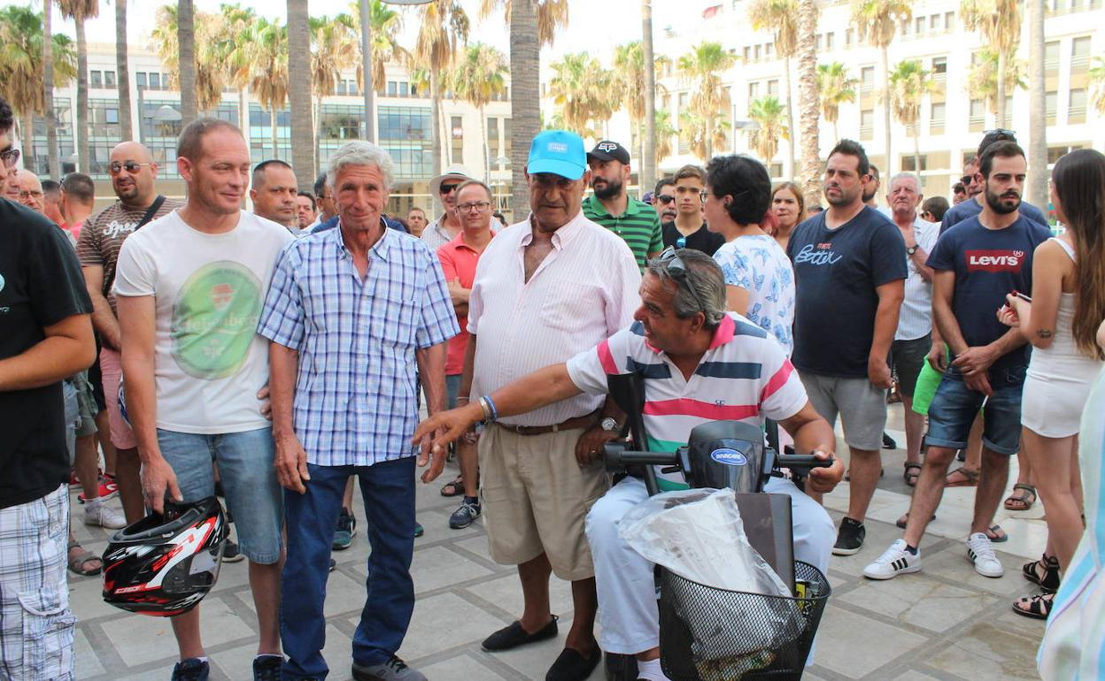 Cientos de personas se concentran en apoyo a Antoñico 'El Mosca'