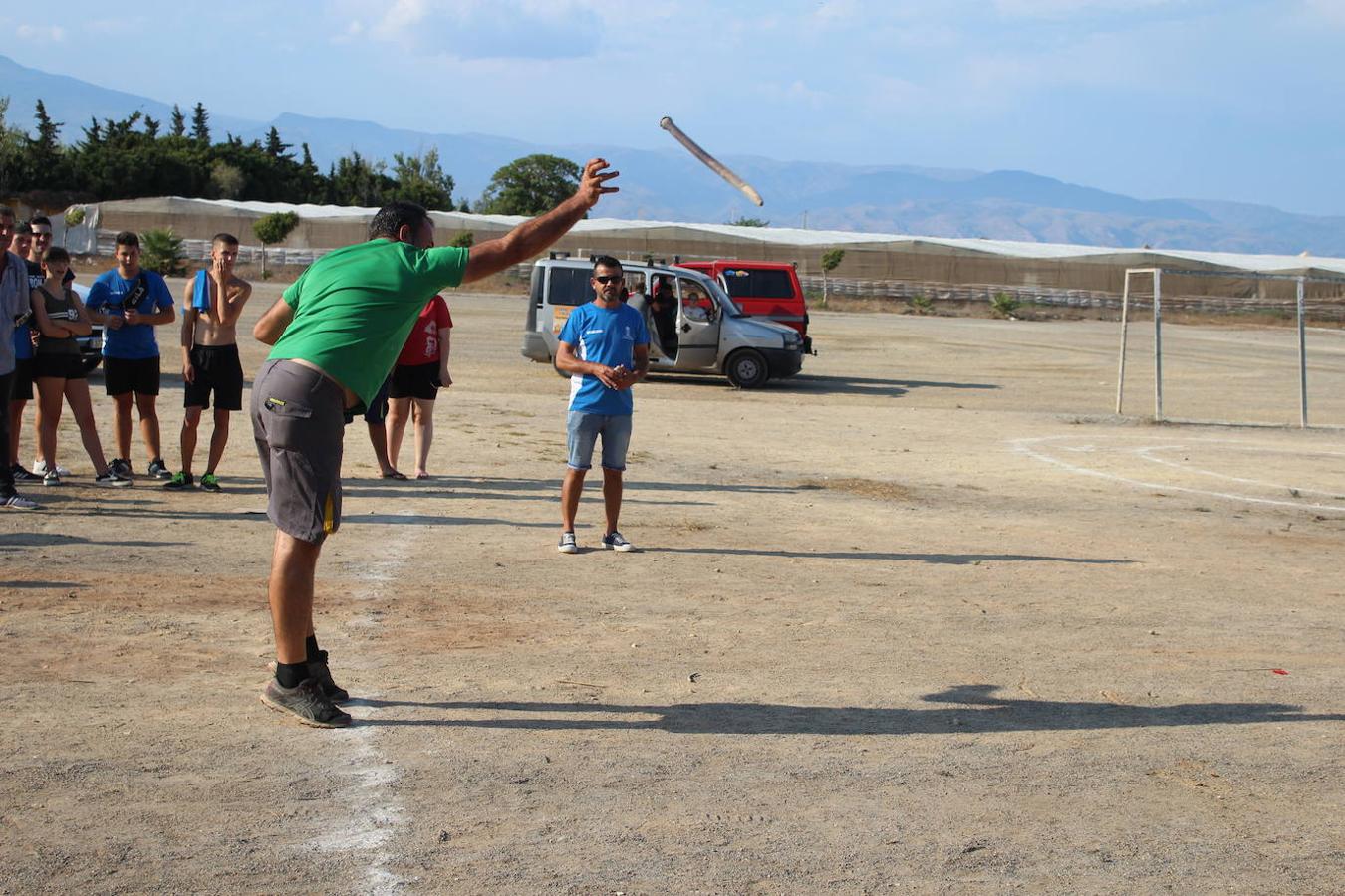 El núcleo ejidense de San Agustín continúa disfrutando de la amplia y variada programación elaborada por la Junta Local con motivo de sus fiestas patronales en honor de San Agustín y la Virgen de La Consolación, que se desarrollan hasta mañana domingo. Tras la disputa del Rally de Carretillas y el Lanzamiento de Bolsos del jueves, las fiestas continuaron ayer con la caza del marranillo y el tiro con cuerda y con barra entre los adultos.