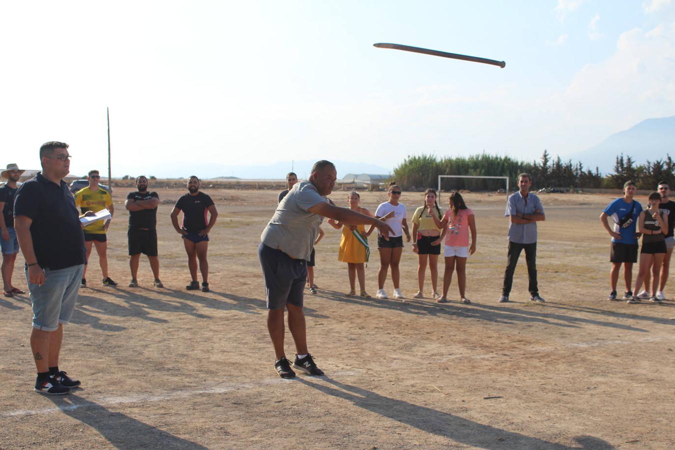 El núcleo ejidense de San Agustín continúa disfrutando de la amplia y variada programación elaborada por la Junta Local con motivo de sus fiestas patronales en honor de San Agustín y la Virgen de La Consolación, que se desarrollan hasta mañana domingo. Tras la disputa del Rally de Carretillas y el Lanzamiento de Bolsos del jueves, las fiestas continuaron ayer con la caza del marranillo y el tiro con cuerda y con barra entre los adultos.