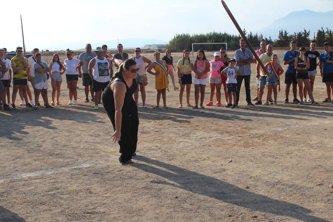 El núcleo ejidense de San Agustín continúa disfrutando de la amplia y variada programación elaborada por la Junta Local con motivo de sus fiestas patronales en honor de San Agustín y la Virgen de La Consolación, que se desarrollan hasta mañana domingo. Tras la disputa del Rally de Carretillas y el Lanzamiento de Bolsos del jueves, las fiestas continuaron ayer con la caza del marranillo y el tiro con cuerda y con barra entre los adultos.