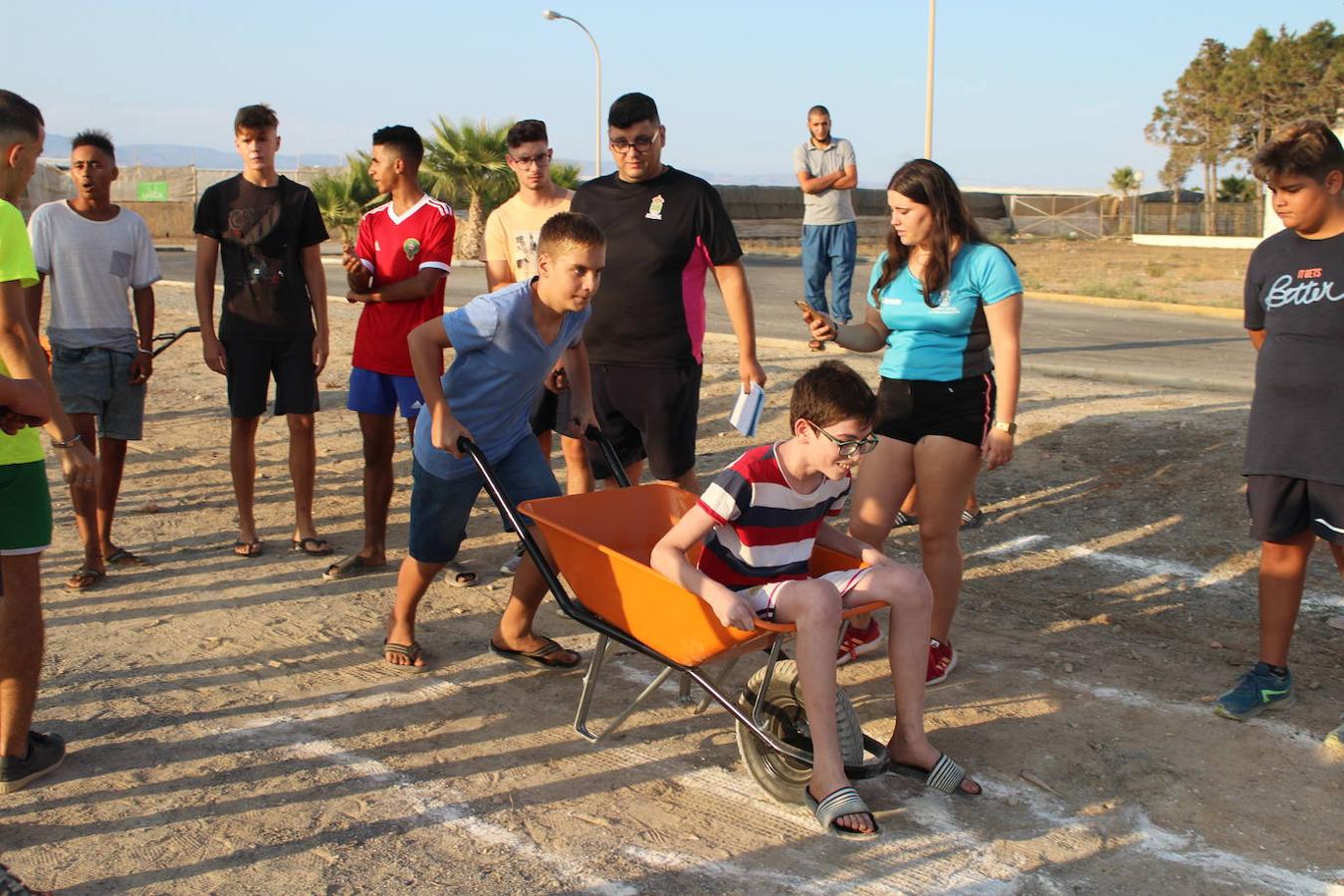 El núcleo ejidense de San Agustín continúa disfrutando de la amplia y variada programación elaborada por la Junta Local con motivo de sus fiestas patronales en honor de San Agustín y la Virgen de La Consolación, que se desarrollan hasta mañana domingo. Tras la disputa del Rally de Carretillas y el Lanzamiento de Bolsos del jueves, las fiestas continuaron ayer con la caza del marranillo y el tiro con cuerda y con barra entre los adultos.