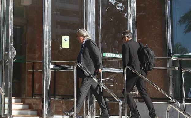 Pasaportes falsos, uno de ellos para un narco | A juicio un funcionario de la Comisaría de El Ejido