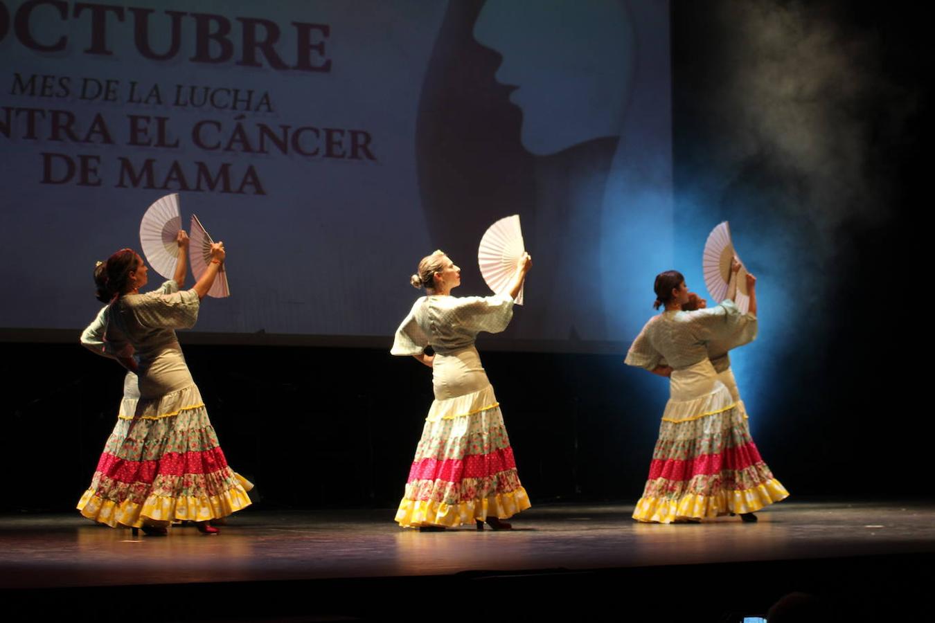 Fotos: El Ejido se tiñe de rosa con la Gala contra el Cáncer de Mama