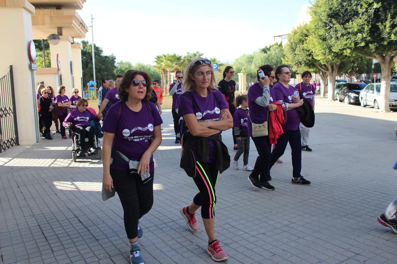 Fotos: Más de 300 personas participan en la VII Marcha Urbana contra la Violencia de Género